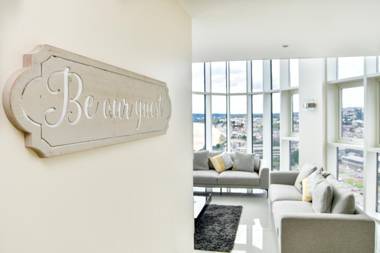 Just Stay Wales - Meridian Quay Penthouses 스완지 외부 사진