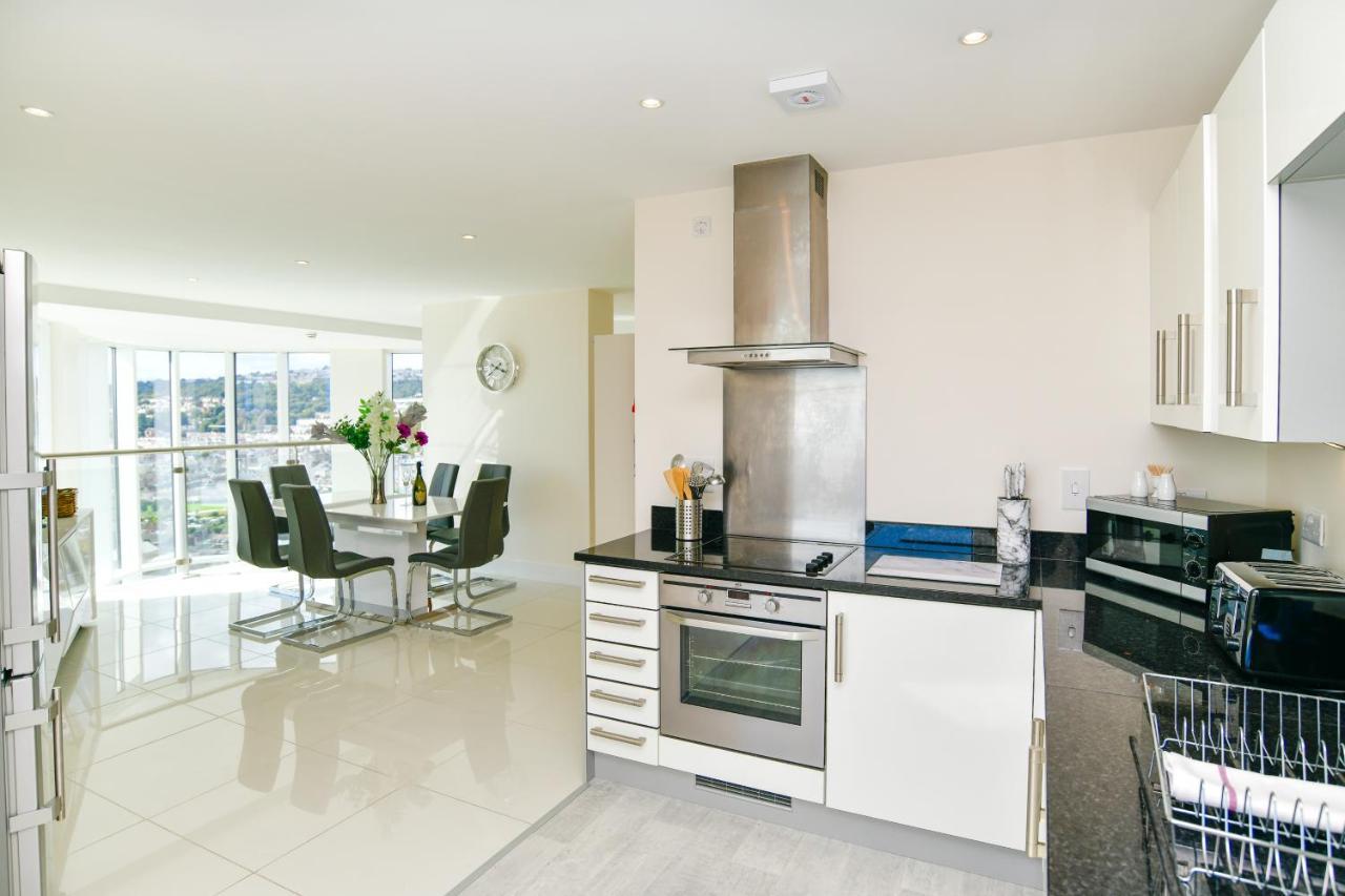 Just Stay Wales - Meridian Quay Penthouses 스완지 외부 사진