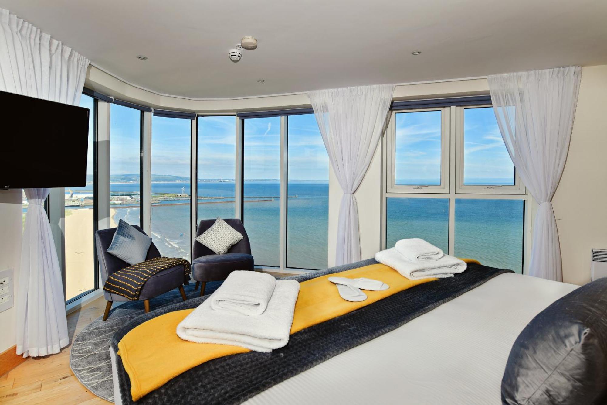 Just Stay Wales - Meridian Quay Penthouses 스완지 외부 사진