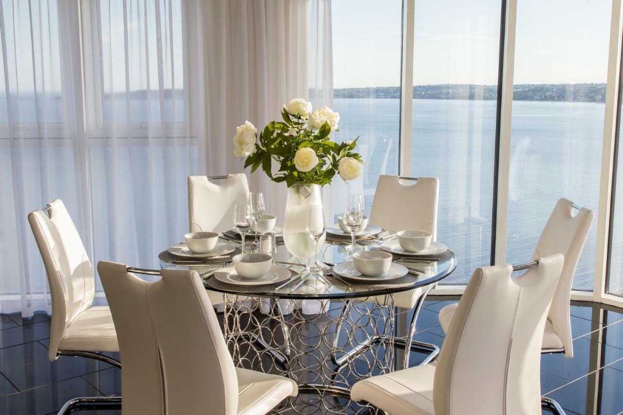Just Stay Wales - Meridian Quay Penthouses 스완지 외부 사진