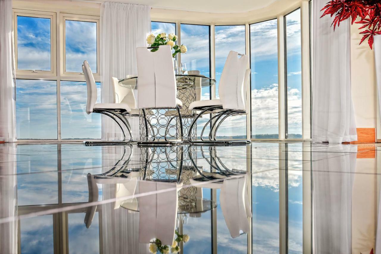 Just Stay Wales - Meridian Quay Penthouses 스완지 외부 사진