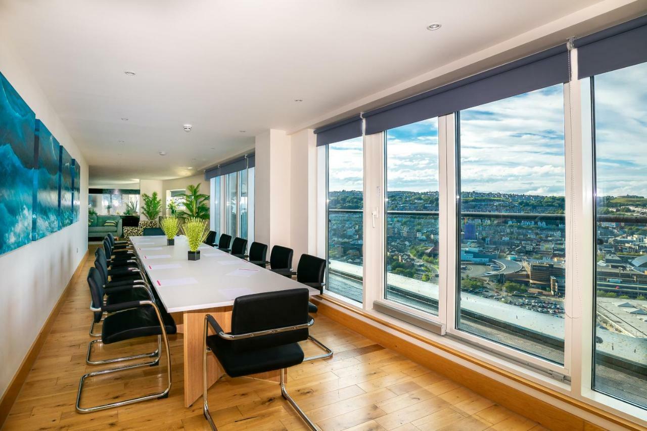 Just Stay Wales - Meridian Quay Penthouses 스완지 외부 사진