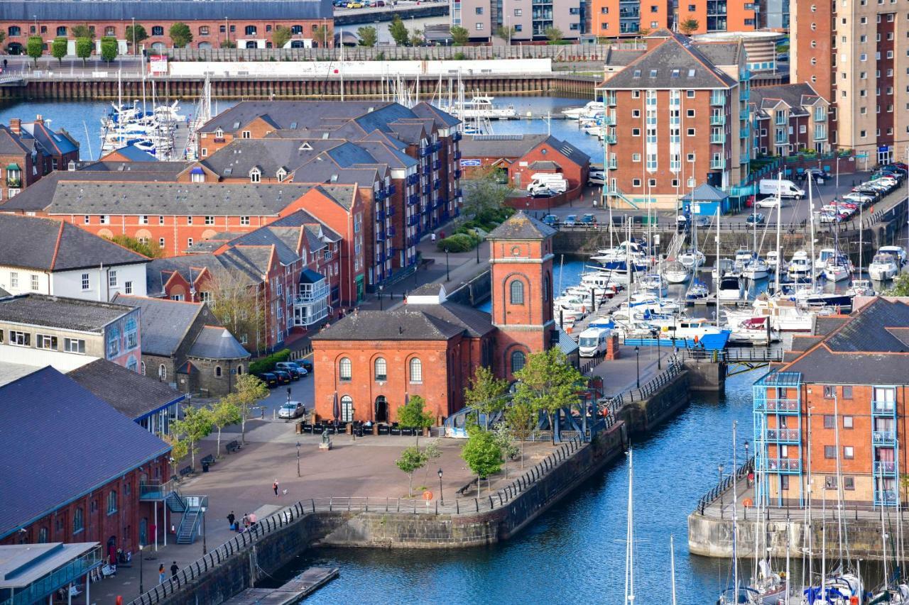 Just Stay Wales - Meridian Quay Penthouses 스완지 외부 사진