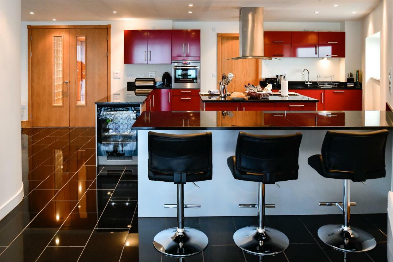 Just Stay Wales - Meridian Quay Penthouses 스완지 외부 사진