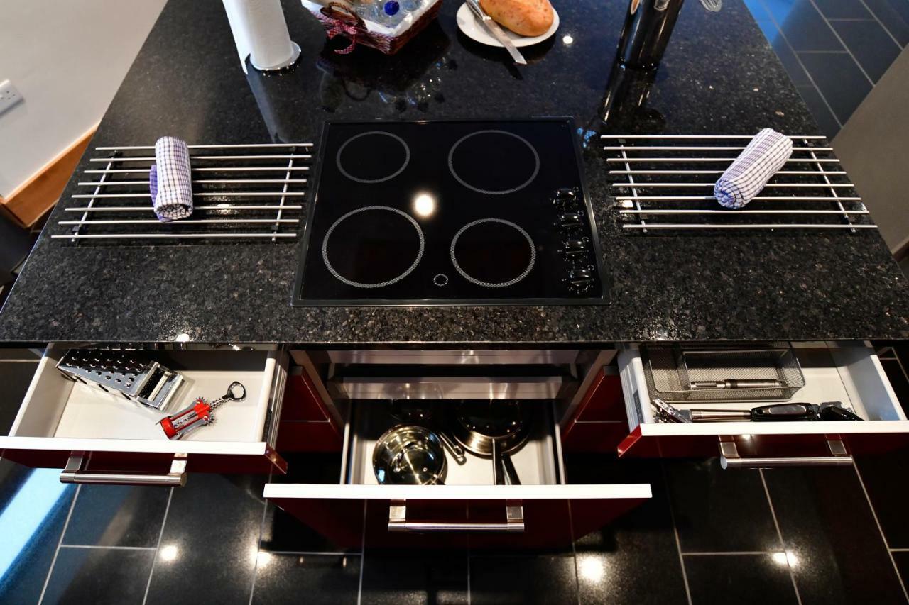 Just Stay Wales - Meridian Quay Penthouses 스완지 외부 사진