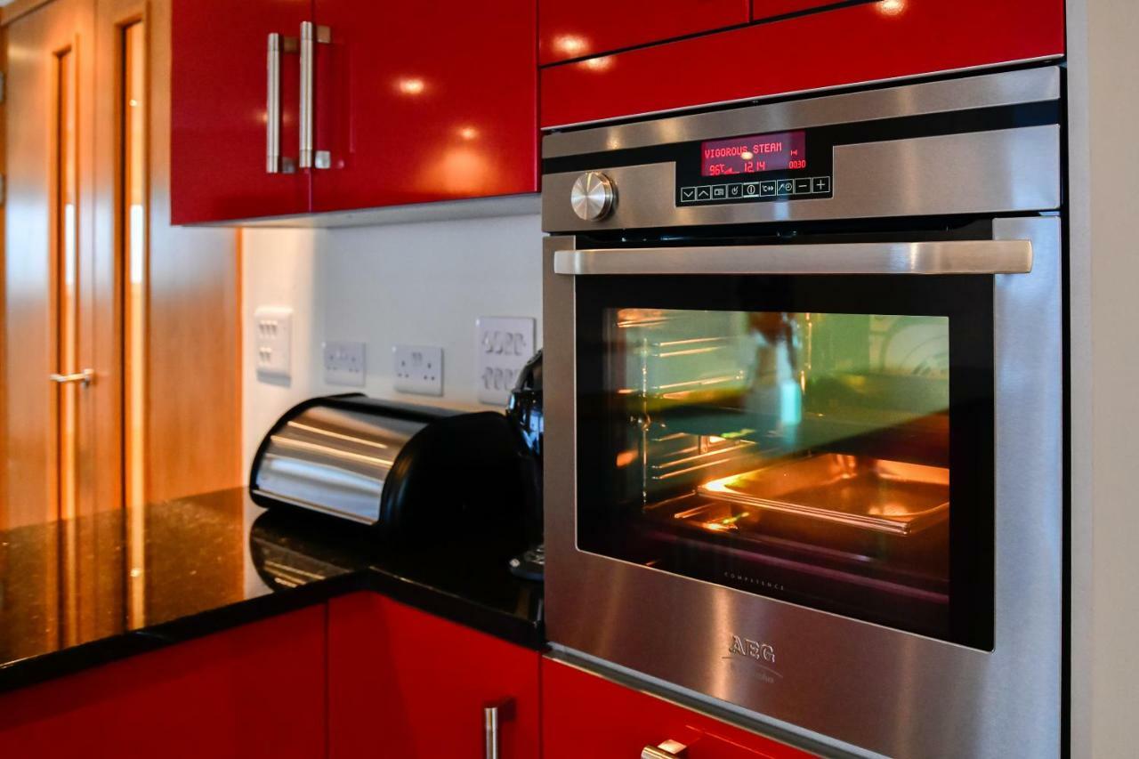 Just Stay Wales - Meridian Quay Penthouses 스완지 외부 사진