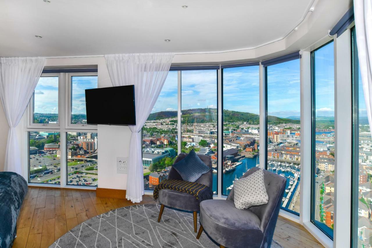 Just Stay Wales - Meridian Quay Penthouses 스완지 외부 사진