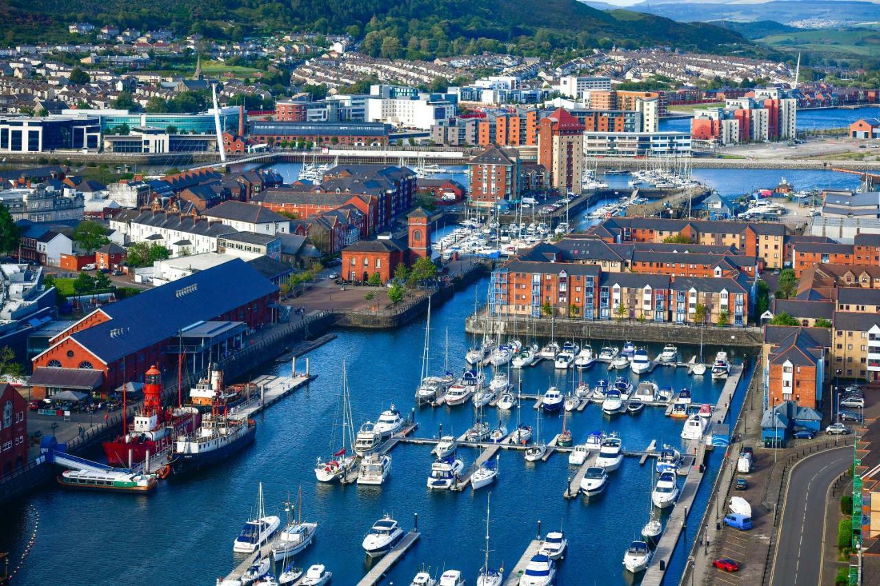 Just Stay Wales - Meridian Quay Penthouses 스완지 외부 사진