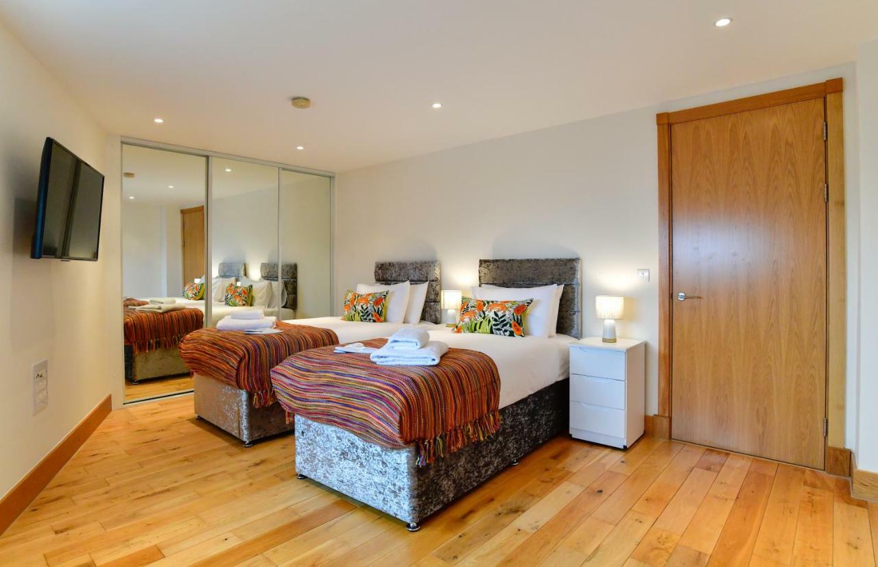 Just Stay Wales - Meridian Quay Penthouses 스완지 외부 사진